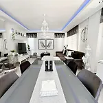 Serenity Hideaway Hisaroenue Villa *