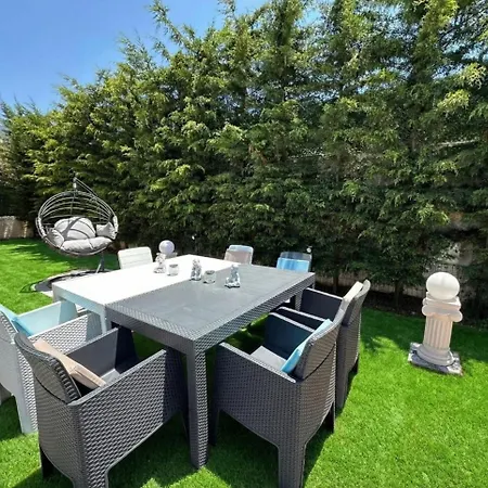 Serenity Hideaway Hisaroenue Villa *