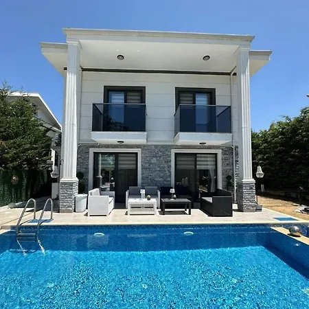 Serenity Hideaway Hisaroenue فيلة