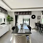 Serenity Hideaway Hisaroenue Villa