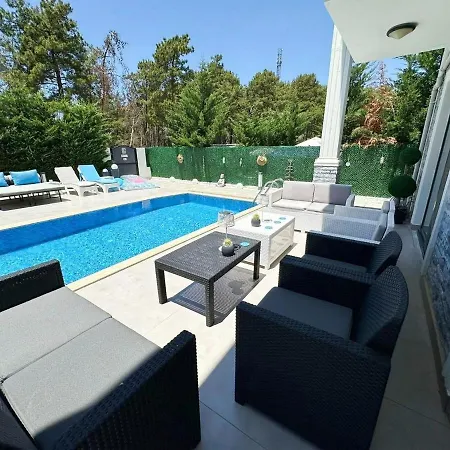 Serenity Hideaway Hisaroenue Вилла *