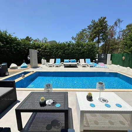 Вилла Serenity Hideaway Hisaroenue