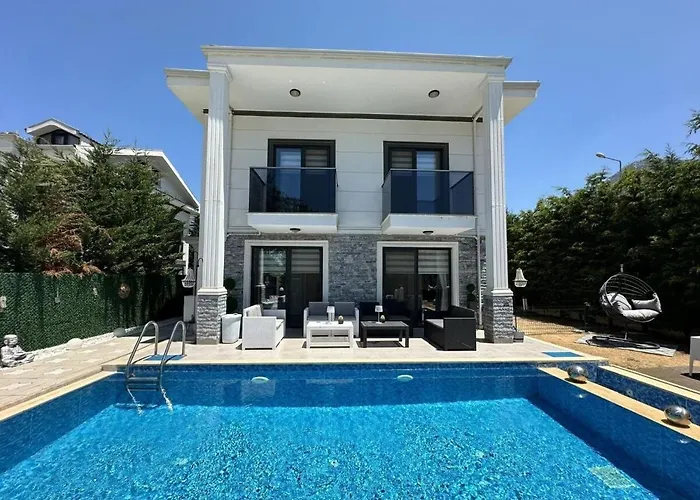 Serenity Hideaway Hisaroenue 别墅